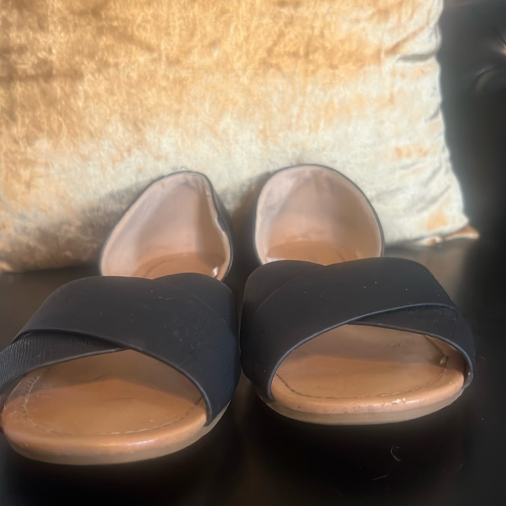 Preowned Express Ballet flat black in size 10.